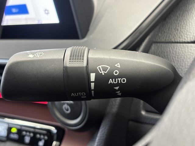 プリウス Ｚ　純正１２．３型ナビ　パノラミックビューモニター　ブラインドスポットモニター　ワイヤレス充電　パーキングアシスト　ＡＣ１００Ｖ電源　レーダークルーズコントロール　電動リアゲート　シートメモリー　ＥＴＣ（47枚目）