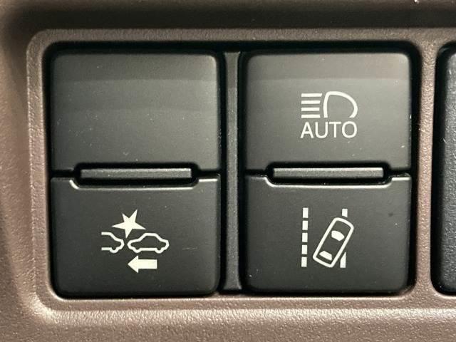 エスクァイア ハイブリッドGi プレミアムパッケージ 純正10型ナビ/フリップダウンモニター/両側電動スライドドア/衝突軽減ブレーキ/シートヒーター/ハーフレザーシート/クルーズコントロール/ビルトインETC/レーンキープ/スマートキー/バックカメラ(10枚目)