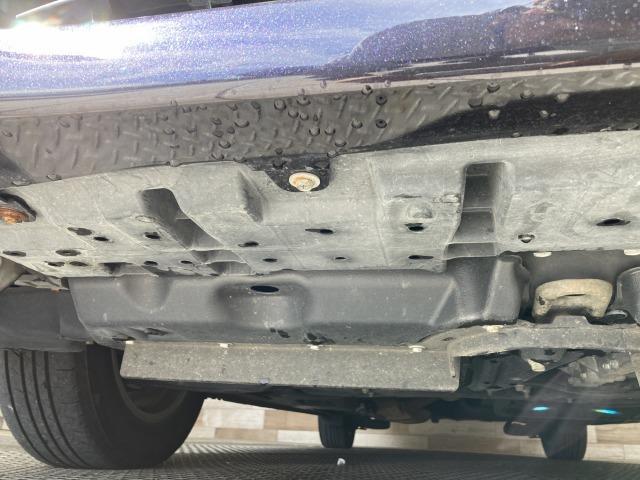 エスクァイア ハイブリッドGi プレミアムパッケージ 純正10型ナビ/フリップダウンモニター/両側電動スライドドア/衝突軽減ブレーキ/シートヒーター/ハーフレザーシート/クルーズコントロール/ビルトインETC/レーンキープ/スマートキー/バックカメラ(31枚目)