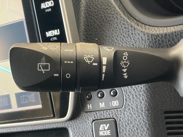 エスクァイア ハイブリッドGi プレミアムパッケージ 純正10型ナビ/フリップダウンモニター/両側電動スライドドア/衝突軽減ブレーキ/シートヒーター/ハーフレザーシート/クルーズコントロール/ビルトインETC/レーンキープ/スマートキー/バックカメラ(56枚目)