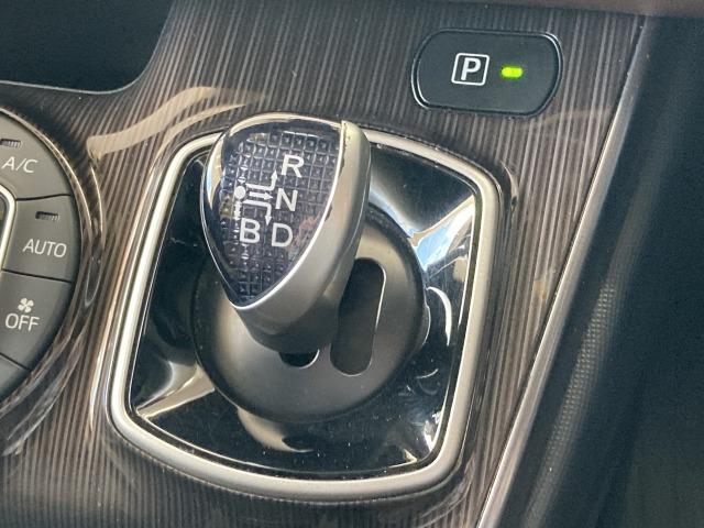 エスクァイア ハイブリッドGi プレミアムパッケージ 純正10型ナビ/フリップダウンモニター/両側電動スライドドア/衝突軽減ブレーキ/シートヒーター/ハーフレザーシート/クルーズコントロール/ビルトインETC/レーンキープ/スマートキー/バックカメラ(76枚目)