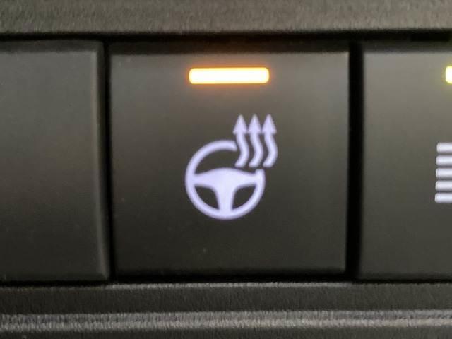 ヤリスクロス ハイブリッドＺ　ウルバーノ　純正ナビ／全周囲モニター／レーダークルーズコントロール／ハーフレザーシート／シートヒーター／ブラインドスポットモニター／ビルトインＥＴＣ／ステアリングヒーター／クリアランスソナー／ＬＥＤヘッドライト（10枚目）