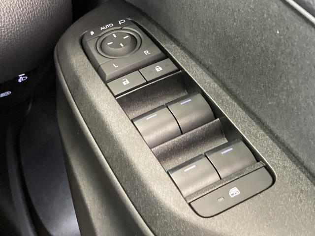 ヤリスクロス ハイブリッドＺ　ウルバーノ　純正ナビ／全周囲モニター／レーダークルーズコントロール／ハーフレザーシート／シートヒーター／ブラインドスポットモニター／ビルトインＥＴＣ／ステアリングヒーター／クリアランスソナー／ＬＥＤヘッドライト（52枚目）