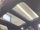 【サンルーフ】オプション設定の大型サンルーフを装備。車内も明るく開放的になり、人気のオプションです。また、買取査定にもプラスされますので乗り換え時にもセールスポイントになります！