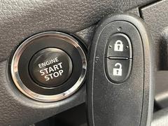 【スマートキー】車内へのアクセスやエンジン始動が楽々に行える今や必須アイテムのキー複製防止の「イモビライザー」まで備わっております。 5