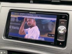 【カラーバックモニター】を装備しております。リアの映像がカラーで映し出されますので日々の駐車も安心安全です。 4