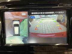 【カラーバックモニター】を装備しております。リアの映像がカラーで映し出されますので日々の駐車も安心安全です。 4