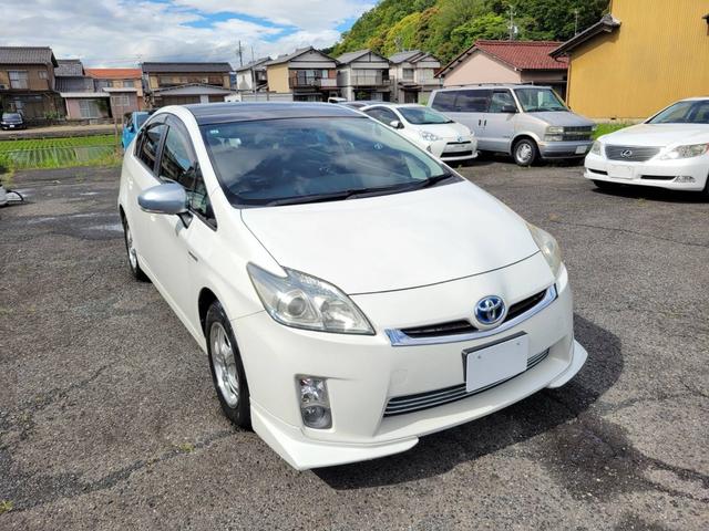 プリウス Ｓ　１．８　Ｓ　ワンオーナー禁煙車サンルーフ　ナビＢカメラ　アイドリングストップ搭載　ムーンルーフ　Ｂモニタ－　禁煙　インテリキー　デュアルエアバック　エアＢ　イモビライザー　ドライブレコ－ダ－　ナビＴＶ（11枚目）