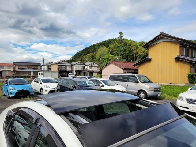 プリウス Ｓ　１．８　Ｓ　ワンオーナー禁煙車サンルーフ　ナビＢカメラ　アイドリングストップ搭載　ムーンルーフ　Ｂモニタ－　禁煙　インテリキー　デュアルエアバック　エアＢ　イモビライザー　ドライブレコ－ダ－　ナビＴＶ（16枚目）