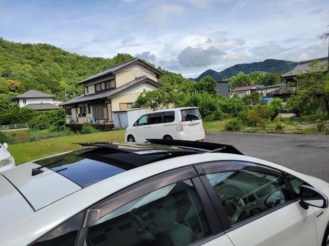 プリウス Ｓ　１．８　Ｓ　ワンオーナー禁煙車サンルーフ　ナビＢカメラ　アイドリングストップ搭載　ムーンルーフ　Ｂモニタ－　禁煙　インテリキー　デュアルエアバック　エアＢ　イモビライザー　ドライブレコ－ダ－　ナビＴＶ（17枚目）