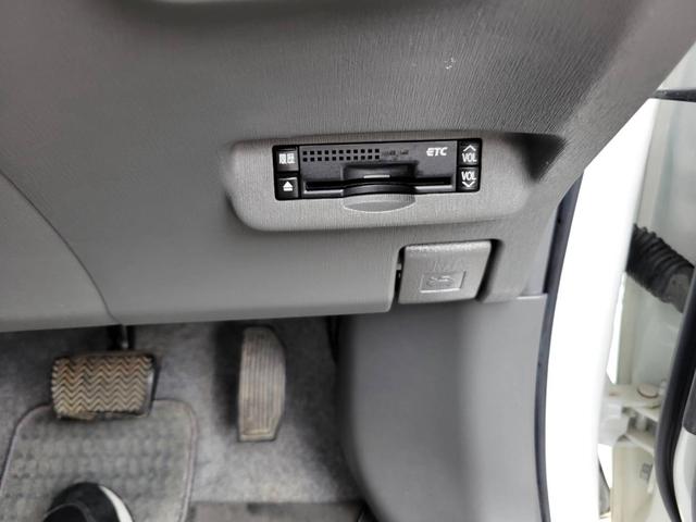 プリウス Ｓ　１．８　Ｓ　ワンオーナー禁煙車サンルーフ　ナビＢカメラ　アイドリングストップ搭載　ムーンルーフ　Ｂモニタ－　禁煙　インテリキー　デュアルエアバック　エアＢ　イモビライザー　ドライブレコ－ダ－　ナビＴＶ（24枚目）