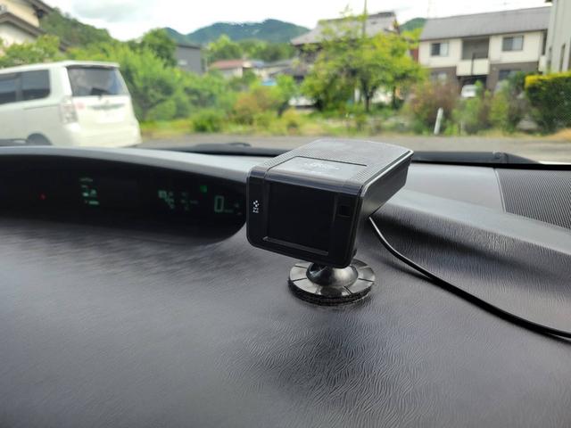 プリウス Ｓ　１．８　Ｓ　ワンオーナー禁煙車サンルーフ　ナビＢカメラ　アイドリングストップ搭載　ムーンルーフ　Ｂモニタ－　禁煙　インテリキー　デュアルエアバック　エアＢ　イモビライザー　ドライブレコ－ダ－　ナビＴＶ（25枚目）