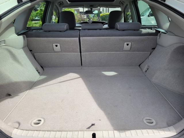 プリウス Ｓ　１．８　Ｓ　ワンオーナー禁煙車サンルーフ　ナビＢカメラ　アイドリングストップ搭載　ムーンルーフ　Ｂモニタ－　禁煙　インテリキー　デュアルエアバック　エアＢ　イモビライザー　ドライブレコ－ダ－　ナビＴＶ（29枚目）