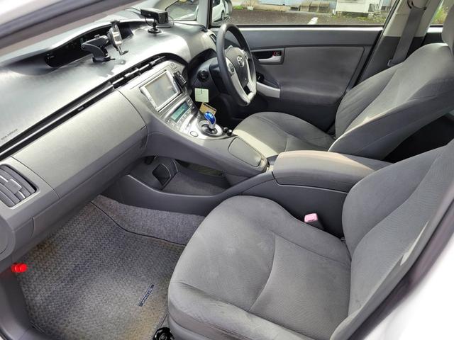 プリウス Ｓ　１．８　Ｓ　ワンオーナー禁煙車サンルーフ　ナビＢカメラ　アイドリングストップ搭載　ムーンルーフ　Ｂモニタ－　禁煙　インテリキー　デュアルエアバック　エアＢ　イモビライザー　ドライブレコ－ダ－　ナビＴＶ（31枚目）