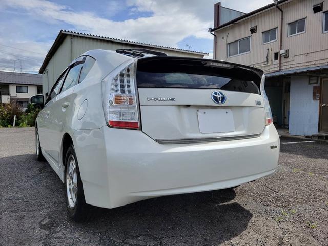 プリウス Ｓ　１．８　Ｓ　ワンオーナー禁煙車サンルーフ　ナビＢカメラ　アイドリングストップ搭載　ムーンルーフ　Ｂモニタ－　禁煙　インテリキー　デュアルエアバック　エアＢ　イモビライザー　ドライブレコ－ダ－　ナビＴＶ（46枚目）