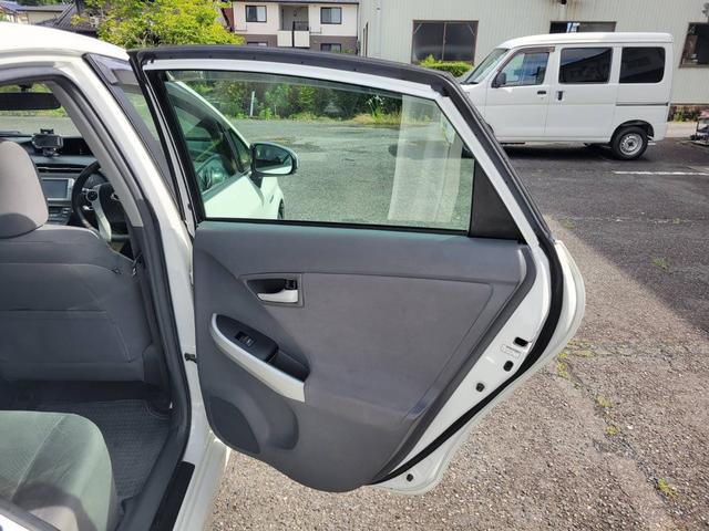 プリウス Ｓ　１．８　Ｓ　ワンオーナー禁煙車サンルーフ　ナビＢカメラ　アイドリングストップ搭載　ムーンルーフ　Ｂモニタ－　禁煙　インテリキー　デュアルエアバック　エアＢ　イモビライザー　ドライブレコ－ダ－　ナビＴＶ（47枚目）