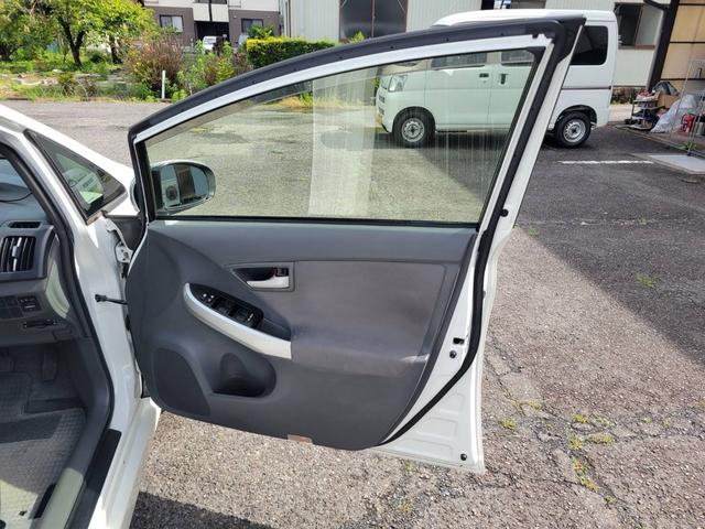 プリウス Ｓ　１．８　Ｓ　ワンオーナー禁煙車サンルーフ　ナビＢカメラ　アイドリングストップ搭載　ムーンルーフ　Ｂモニタ－　禁煙　インテリキー　デュアルエアバック　エアＢ　イモビライザー　ドライブレコ－ダ－　ナビＴＶ（48枚目）