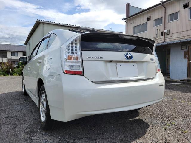 プリウス Ｓ　１．８　Ｓ　ワンオーナー禁煙車サンルーフ　ナビＢカメラ　アイドリングストップ搭載　ムーンルーフ　Ｂモニタ－　禁煙　インテリキー　デュアルエアバック　エアＢ　イモビライザー　ドライブレコ－ダ－　ナビＴＶ（63枚目）