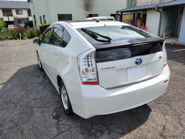 プリウス Ｓ　１．８　Ｓ　ワンオーナー禁煙車サンルーフ　ナビＢカメラ　アイドリングストップ搭載　ムーンルーフ　Ｂモニタ－　禁煙　インテリキー　デュアルエアバック　エアＢ　イモビライザー　ドライブレコ－ダ－　ナビＴＶ（64枚目）