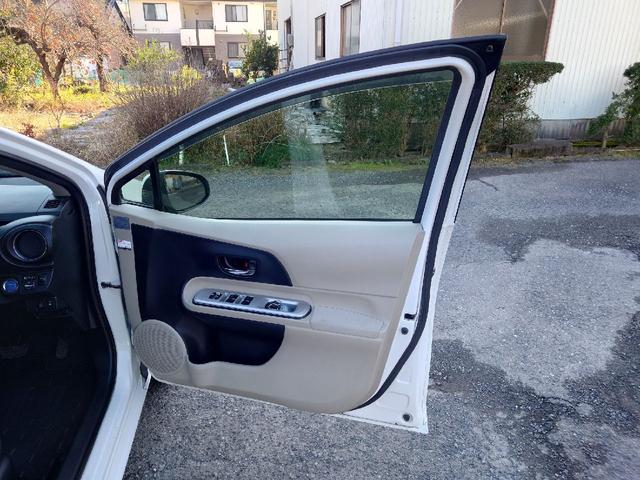 アクア Ｇ　ワンオーナー　禁煙　Ｂｕｅｔｏｏｔｈ　ナビ　ＴＶ　ドラレコ　　バックカメラ　オートライト　キーレスエントリー　シートヒーター　ＣＶＴ　衝突安全ボディ　ＡＢＳ　ＥＳＣ　エアコン　パワーステアリング（9枚目）