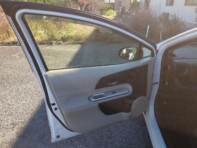 アクア Ｇ　ワンオーナー　禁煙　Ｂｕｅｔｏｏｔｈ　ナビ　ＴＶ　ドラレコ　　バックカメラ　オートライト　キーレスエントリー　シートヒーター　ＣＶＴ　衝突安全ボディ　ＡＢＳ　ＥＳＣ　エアコン　パワーステアリング（30枚目）