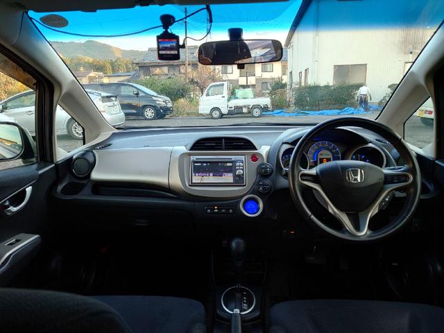 フィットハイブリッド ハイブリッド・10thアニバーサリー 1.3 10thアニバーサリー 下取り車 ナビ Bカメラ ETC ドラレコ TV オートクルーズコントロール スマートキー 盗難防止システム 衝突安全ボディ アルミホイール CD DVD USB(2枚目)