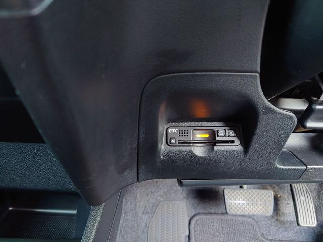 フィットハイブリッド ハイブリッド・10thアニバーサリー 1.3 10thアニバーサリー 下取り車 ナビ Bカメラ ETC ドラレコ TV オートクルーズコントロール スマートキー 盗難防止システム 衝突安全ボディ アルミホイール CD DVD USB(8枚目)