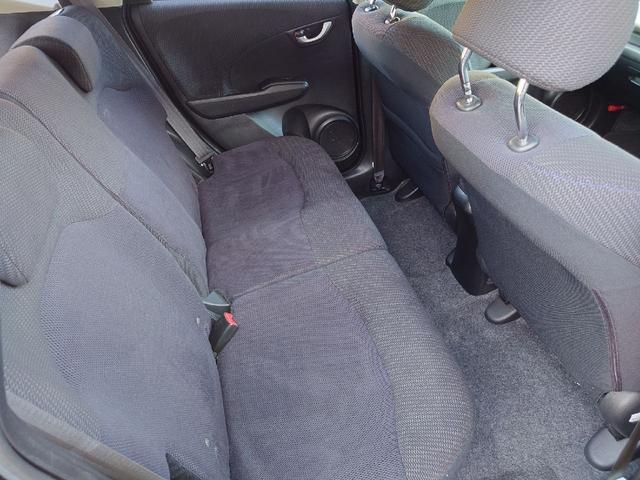 フィットハイブリッド ハイブリッド・10thアニバーサリー 1.3 10thアニバーサリー 下取り車 ナビ Bカメラ ETC ドラレコ TV オートクルーズコントロール スマートキー 盗難防止システム 衝突安全ボディ アルミホイール CD DVD USB(10枚目)