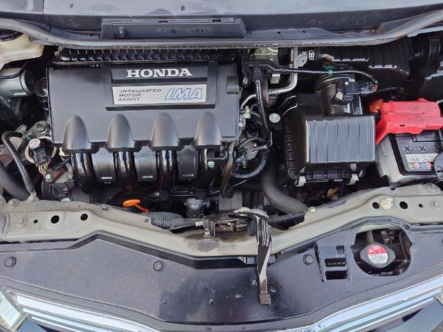 フィットハイブリッド ハイブリッド・10thアニバーサリー 1.3 10thアニバーサリー 下取り車 ナビ Bカメラ ETC ドラレコ TV オートクルーズコントロール スマートキー 盗難防止システム 衝突安全ボディ アルミホイール CD DVD USB(18枚目)