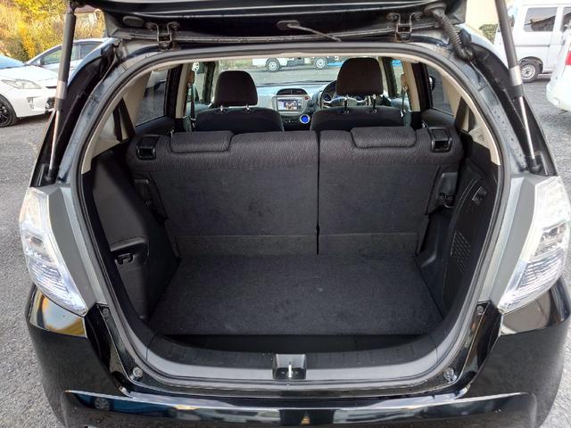 フィットハイブリッド ハイブリッド・10thアニバーサリー 1.3 10thアニバーサリー 下取り車 ナビ Bカメラ ETC ドラレコ TV オートクルーズコントロール スマートキー 盗難防止システム 衝突安全ボディ アルミホイール CD DVD USB(19枚目)