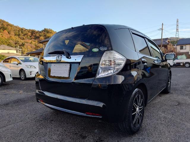 フィットハイブリッド ハイブリッド・10thアニバーサリー 1.3 10thアニバーサリー 下取り車 ナビ Bカメラ ETC ドラレコ TV オートクルーズコントロール スマートキー 盗難防止システム 衝突安全ボディ アルミホイール CD DVD USB(27枚目)