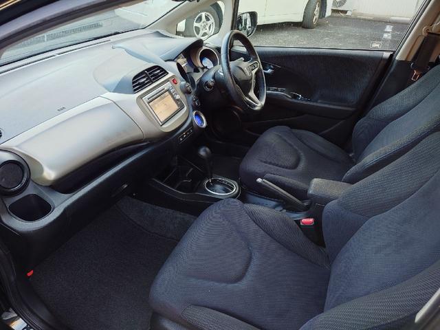 フィットハイブリッド ハイブリッド・10thアニバーサリー 1.3 10thアニバーサリー 下取り車 ナビ Bカメラ ETC ドラレコ TV オートクルーズコントロール スマートキー 盗難防止システム 衝突安全ボディ アルミホイール CD DVD USB(39枚目)