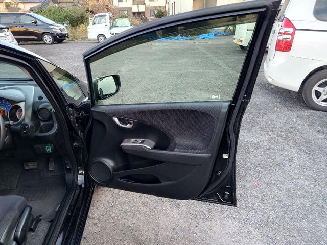 フィットハイブリッド ハイブリッド・10thアニバーサリー 1.3 10thアニバーサリー 下取り車 ナビ Bカメラ ETC ドラレコ TV オートクルーズコントロール スマートキー 盗難防止システム 衝突安全ボディ アルミホイール CD DVD USB(40枚目)