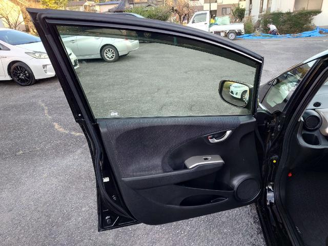 フィットハイブリッド ハイブリッド・10thアニバーサリー 1.3 10thアニバーサリー 下取り車 ナビ Bカメラ ETC ドラレコ TV オートクルーズコントロール スマートキー 盗難防止システム 衝突安全ボディ アルミホイール CD DVD USB(62枚目)