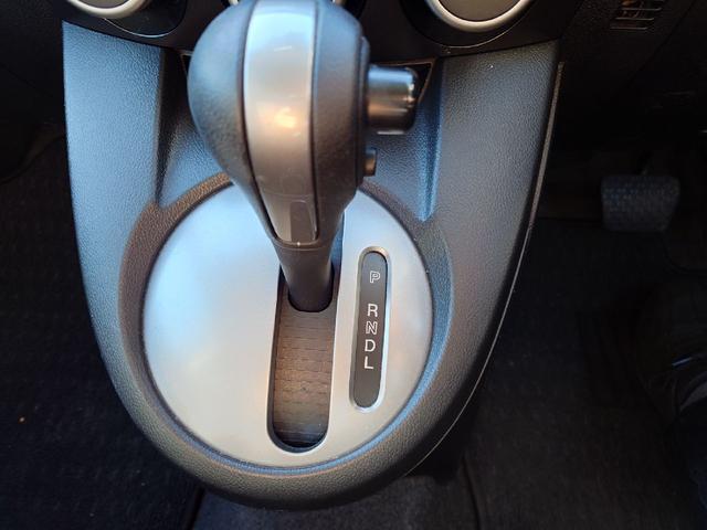 デミオ １３Ｃ－Ｖ　下取り　禁煙車　ナビ　ＴＶ　キーレスエントリー　ＣＶＴ　衝突安全ボディ　ＡＢＳ　エアコン　パワーステアリング　パワーウィンドウ（6枚目）