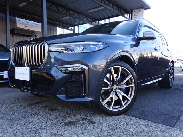 Ｘ７ Ｍ５０ｉ　正規ディーラー車　７人乗り　スカイラウンジ　パノラマルーフ　ウェルネスＰＫＧ　リアエンターテイメント　ＯＰ２２インチＡＷ　Ｂｏｗｅｒｓ＆Ｗｉｌｋｉｎｓオーディオシステム　新車取説　保証書　スペアキー（4枚目）