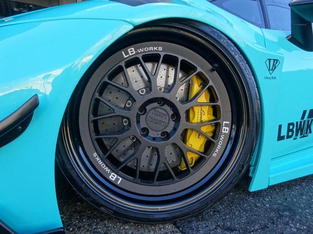 ウラカン ＬＰ６１０－４　正規ディーラー車　左Ｈ　ＬＢ－ＷＯＲＫＳ　ＬＢ－Ｓｈｉｈｏｕｅｔｔｅ　エアサス公認　ＩＤＥＡＬ　ＡＩＲＭＡＸ　ブランディングパッケージ　パワークラフトエキゾースト　可変バルブ付き　新車取説　保証書（9枚目）