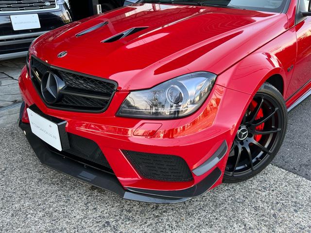 Ｃクラス Ｃ６３　ＡＭＧクーペ　パフォーマンス　正規ディーラー車　ブラックシリーズ　５０台限定　４シーターパッケージ　ＡＭＧカーボンエクステリアＰＫＧ　ＡＭＧエアロダイナミクスＰＫＧ　新車取説　保証書　スぺキー有り（5枚目）