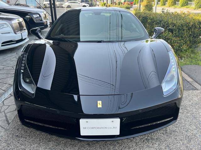 ４８８ＧＴＢ ベースグレード　正規ディーラー車　左ハンドル　カーボンファイバーＬＥＤハンドル　カーボンファイバードライビングゾーン　カープレイ　バックカメラ　前後パークセンサー　新車取説　保証書　スペアキー　備品全て有ります（10枚目）