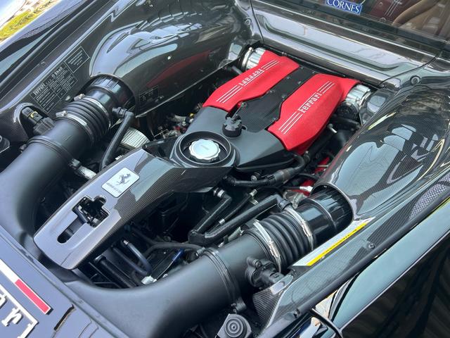 ４８８ＧＴＢ ベースグレード　正規ディーラー車　左ハンドル　カーボンファイバーＬＥＤハンドル　カーボンファイバードライビングゾーン　カープレイ　バックカメラ　前後パークセンサー　新車取説　保証書　スペアキー　備品全て有ります（35枚目）