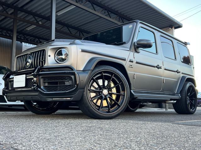 Ｇクラス Ｇ６３　ＡＭＧ　２０ｔｈアニバーサリー　正規ディーラー車　右ハンドル　限定３００台（内１００台限定）ナイトパッケージＩＩ　鍛造２３インチオリジナルホイール（新品装着）新品タイヤ　新車取説　保証書　スペアキー有（2枚目）