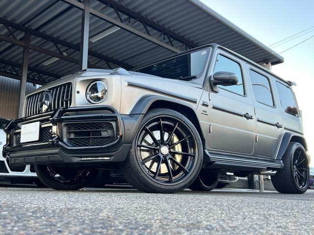 Ｇクラス Ｇ６３　ＡＭＧ　２０ｔｈアニバーサリー　正規ディーラー車　右ハンドル　限定３００台（内１００台限定）ナイトパッケージＩＩ　鍛造２３インチオリジナルホイール（新品装着）新品タイヤ　新車取説　保証書　スペアキー有（3枚目）