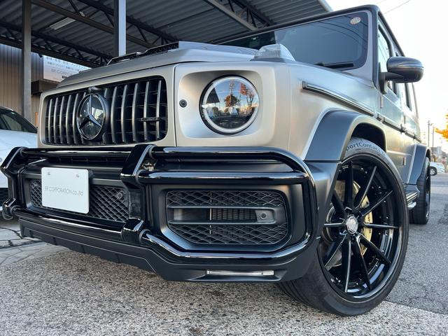 Ｇクラス Ｇ６３　ＡＭＧ　２０ｔｈアニバーサリー　正規ディーラー車　右ハンドル　限定３００台（内１００台限定）ナイトパッケージＩＩ　鍛造２３インチオリジナルホイール（新品装着）新品タイヤ　新車取説　保証書　スペアキー有（8枚目）