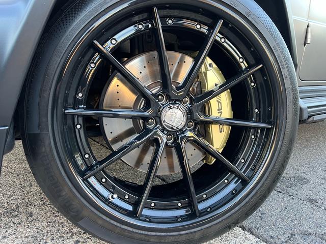 Ｇクラス Ｇ６３　ＡＭＧ　２０ｔｈアニバーサリー　正規ディーラー車　右ハンドル　限定３００台（内１００台限定）ナイトパッケージＩＩ　鍛造２３インチオリジナルホイール（新品装着）新品タイヤ　新車取説　保証書　スペアキー有（9枚目）