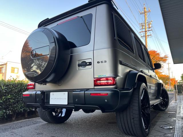 Ｇクラス Ｇ６３　ＡＭＧ　２０ｔｈアニバーサリー　正規ディーラー車　右ハンドル　限定３００台（内１００台限定）ナイトパッケージＩＩ　鍛造２３インチオリジナルホイール（新品装着）新品タイヤ　新車取説　保証書　スペアキー有（23枚目）