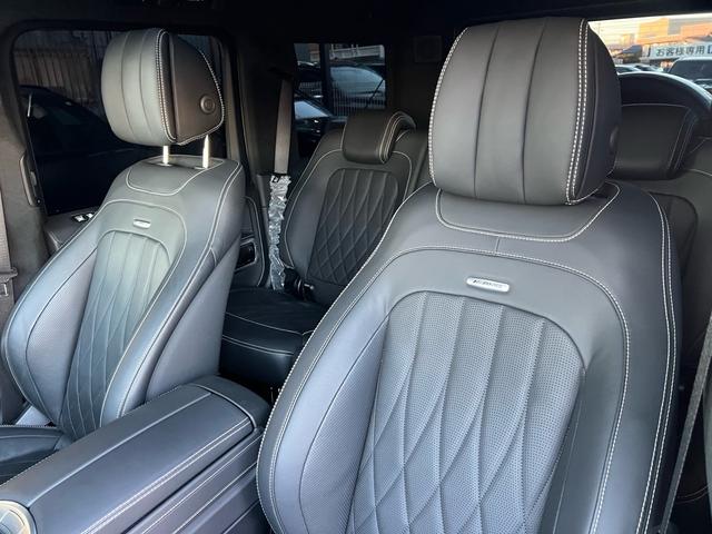 Ｇクラス Ｇ６３　ＡＭＧ　２０ｔｈアニバーサリー　正規ディーラー車　右ハンドル　限定３００台（内１００台限定）ナイトパッケージＩＩ　鍛造２３インチオリジナルホイール（新品装着）新品タイヤ　新車取説　保証書　スペアキー有（37枚目）