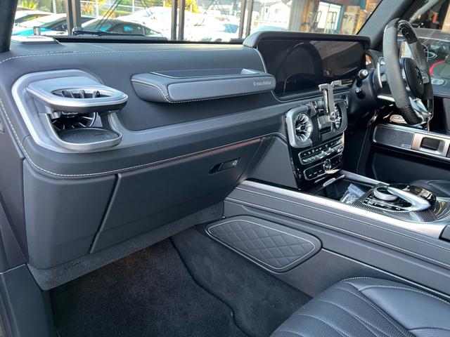 Ｇクラス Ｇ６３　ＡＭＧ　２０ｔｈアニバーサリー　正規ディーラー車　右ハンドル　限定３００台（内１００台限定）ナイトパッケージＩＩ　鍛造２３インチオリジナルホイール（新品装着）新品タイヤ　新車取説　保証書　スペアキー有（39枚目）