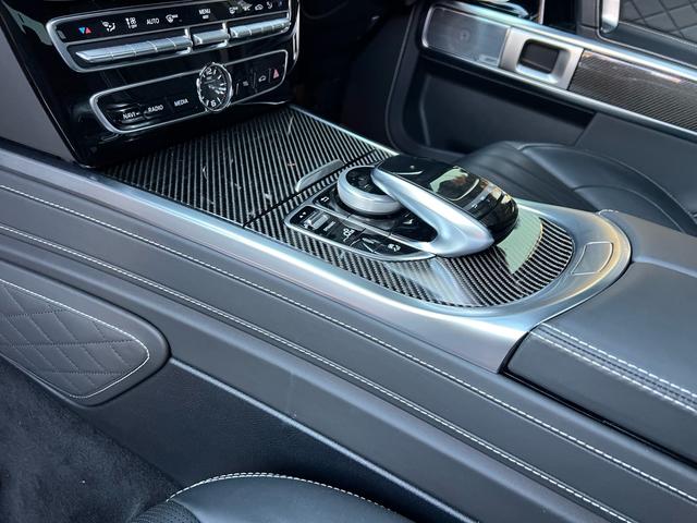 Ｇクラス Ｇ６３　ＡＭＧ　２０ｔｈアニバーサリー　正規ディーラー車　右ハンドル　限定３００台（内１００台限定）ナイトパッケージＩＩ　鍛造２３インチオリジナルホイール（新品装着）新品タイヤ　新車取説　保証書　スペアキー有（40枚目）
