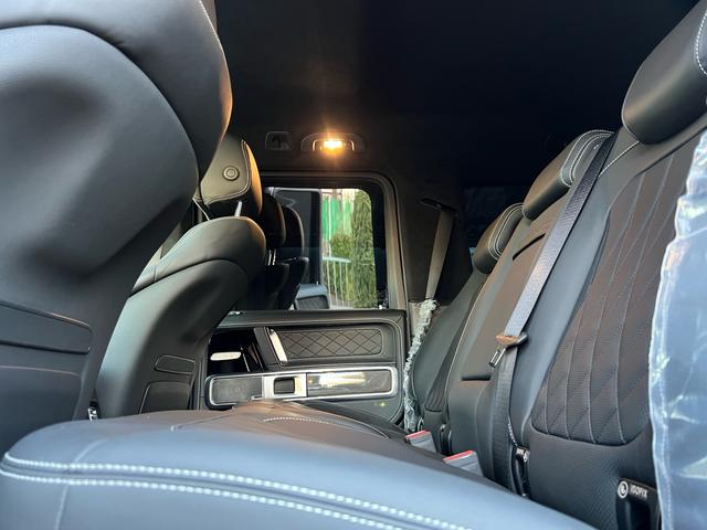 Ｇクラス Ｇ６３　ＡＭＧ　２０ｔｈアニバーサリー　正規ディーラー車　右ハンドル　限定３００台（内１００台限定）ナイトパッケージＩＩ　鍛造２３インチオリジナルホイール（新品装着）新品タイヤ　新車取説　保証書　スペアキー有（43枚目）