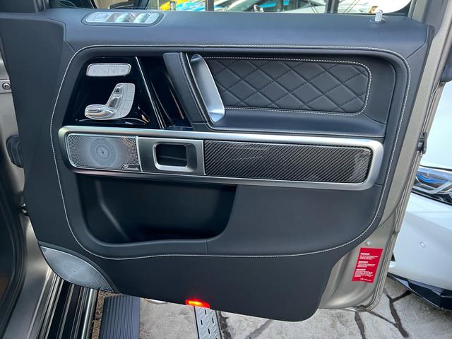 Ｇクラス Ｇ６３　ＡＭＧ　２０ｔｈアニバーサリー　正規ディーラー車　右ハンドル　限定３００台（内１００台限定）ナイトパッケージＩＩ　鍛造２３インチオリジナルホイール（新品装着）新品タイヤ　新車取説　保証書　スペアキー有（48枚目）